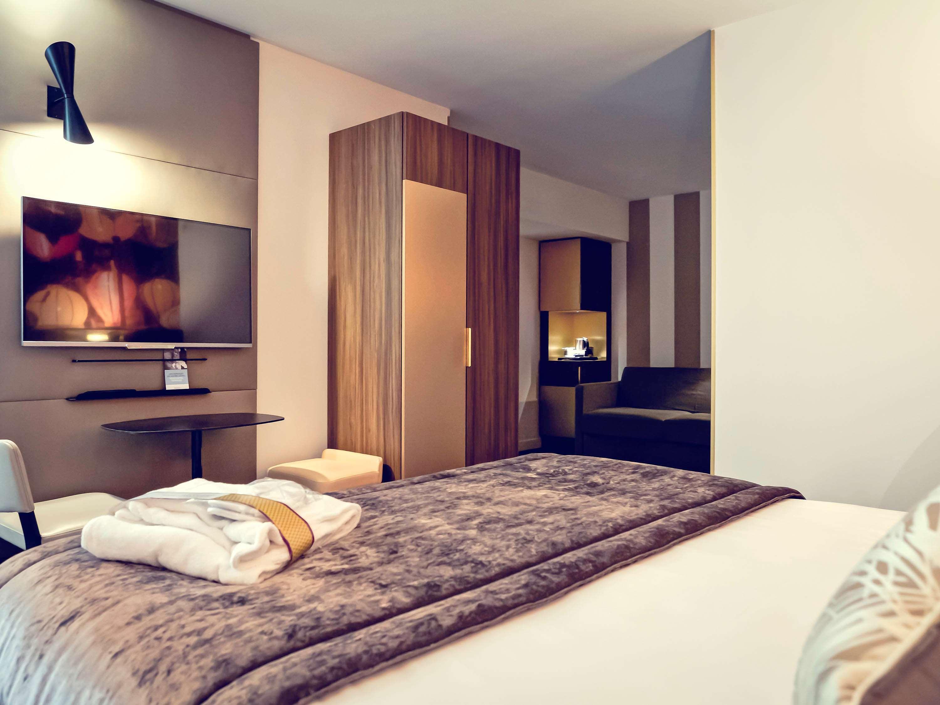Mercure Centre Plaza Republique Hotel 4*