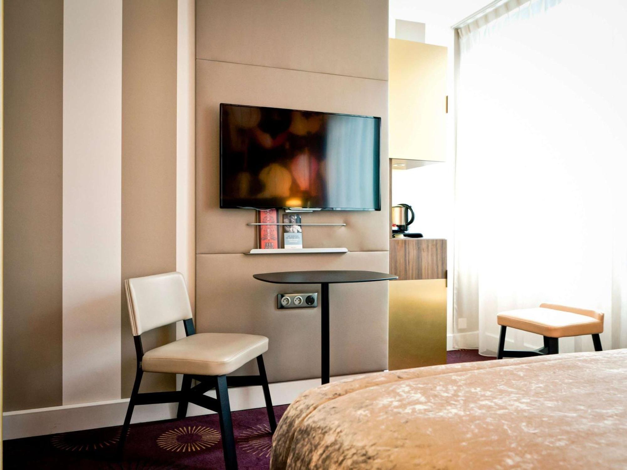 Hotel Mercure Centre Plaza Republique 4*