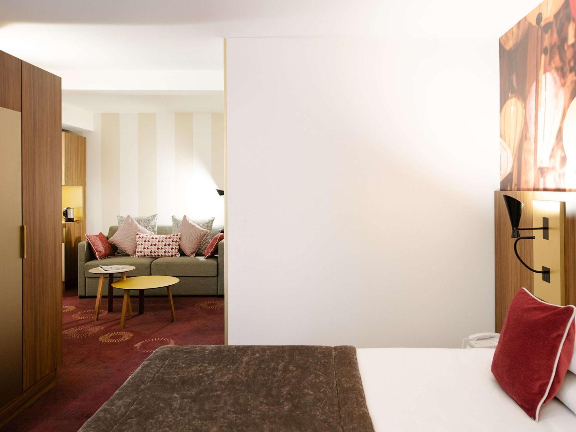 Mercure Centre Plaza Republique 4*
