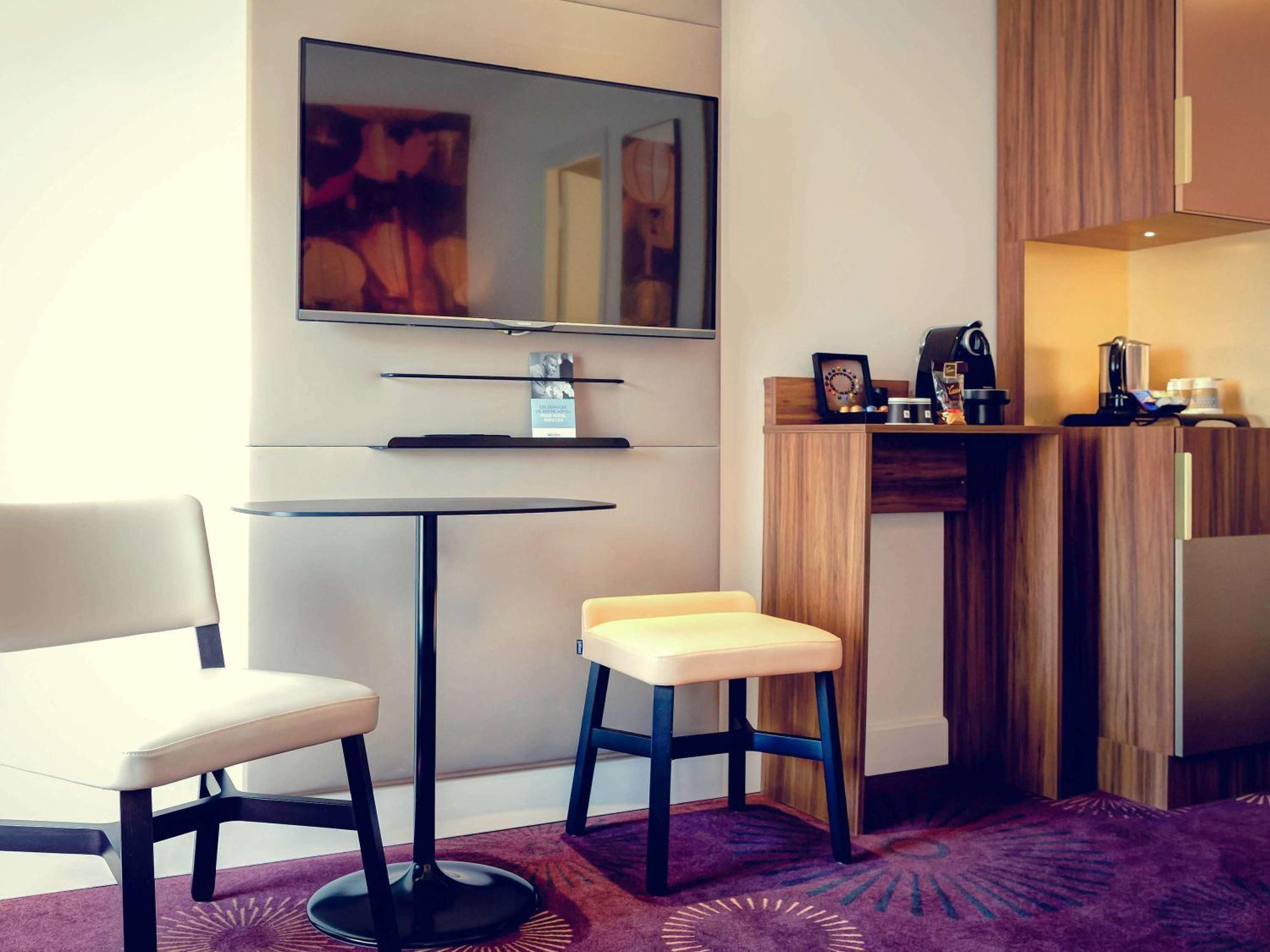Mercure Centre Plaza Republique Hotel 4*