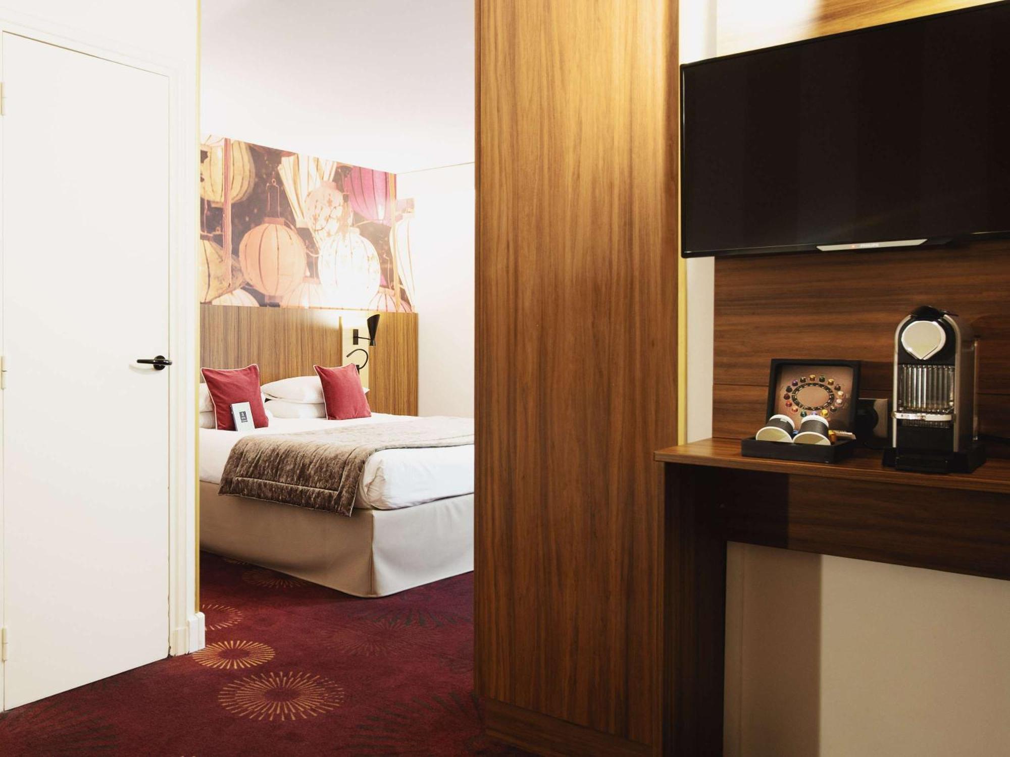 Hotel Mercure Centre Plaza Republique 4*