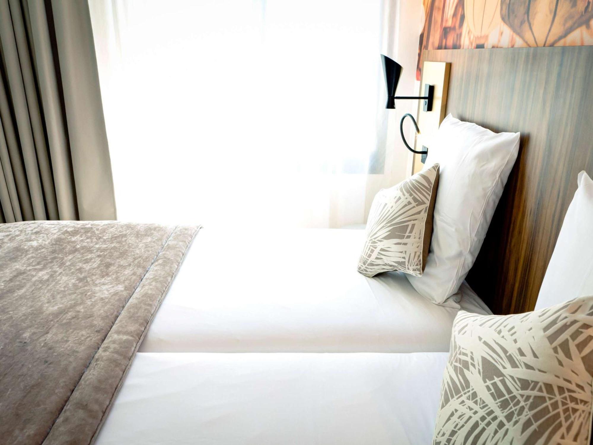 Mercure Centre Plaza République Hotel 4*