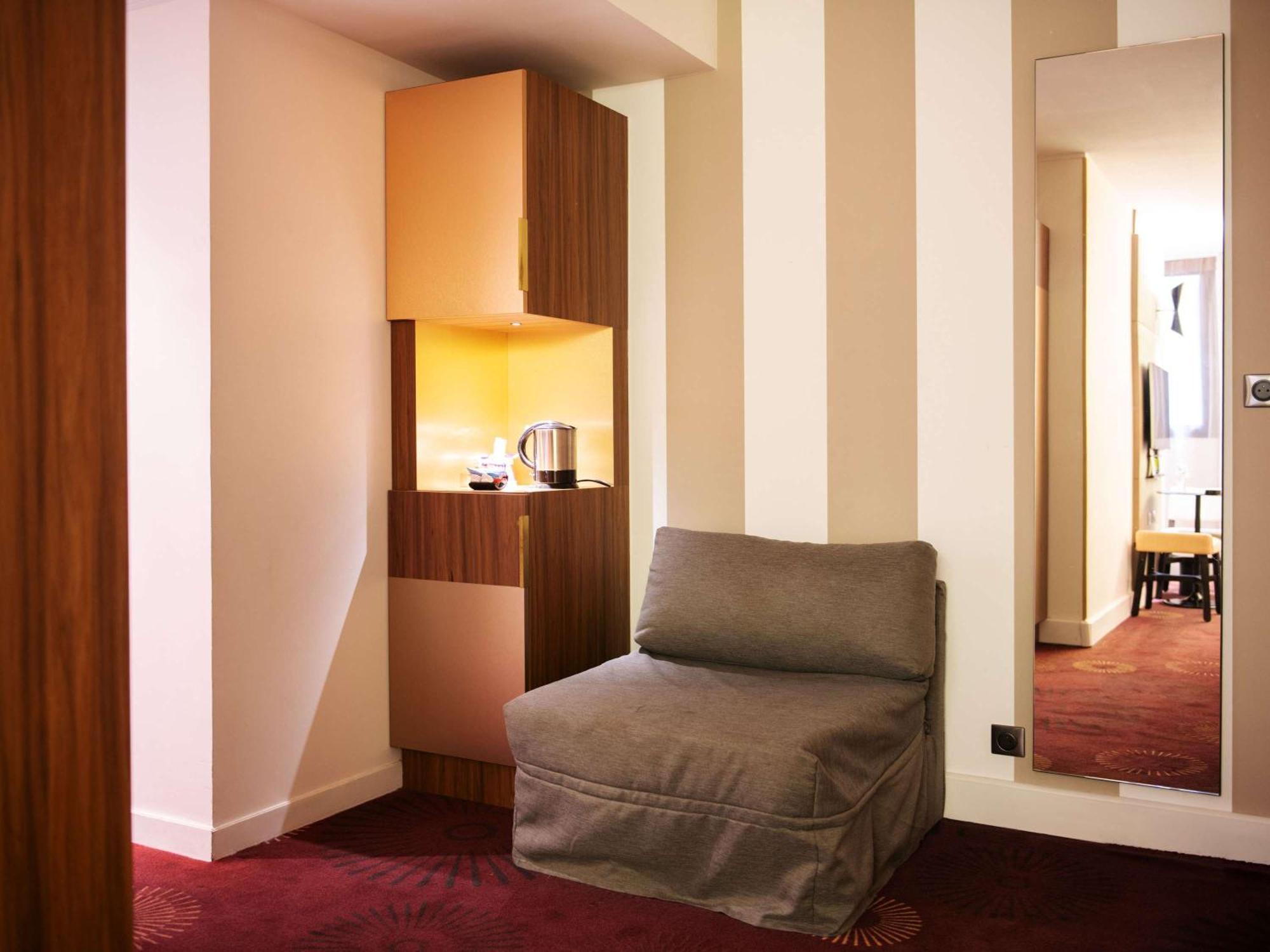 Mercure Centre Plaza République Hotel 4*